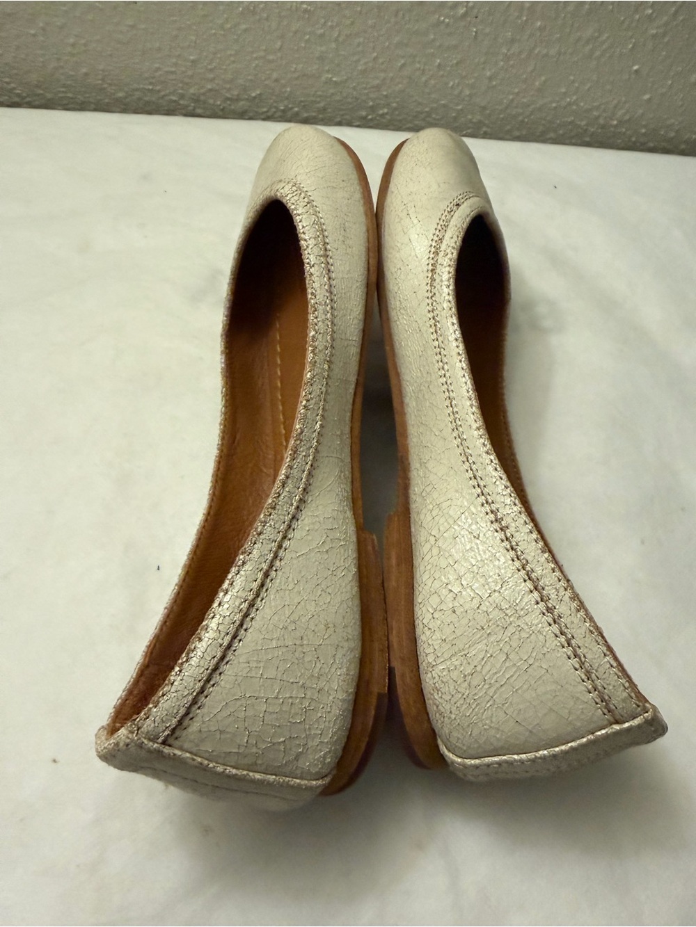 Frye Women’s Cream Ballet Flats - Classic Slip-On Comfort, pre-owned,SZ8 - Picture 3 of 16
